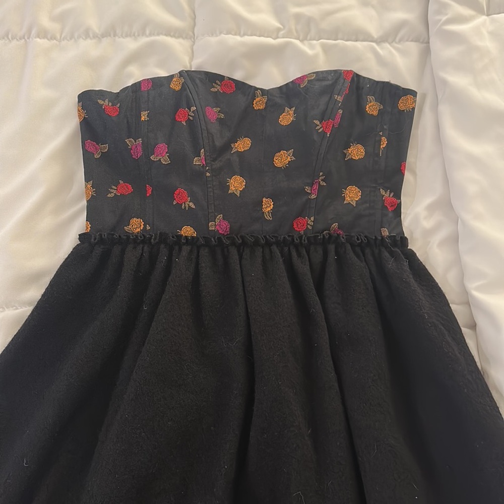 Maple Dress - Picture 2 of 4